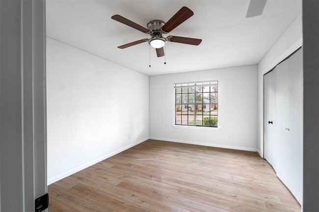 Building Photo - 218 E 7th St