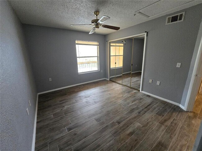 Building Photo - 5267 Images Cir