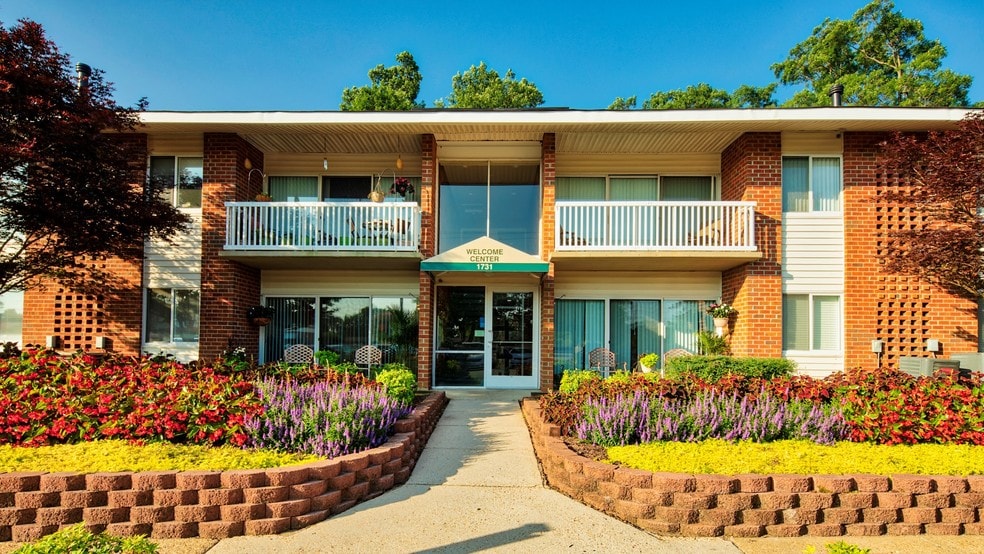 Pinewood Gardens Apartments 1731 E Little Creek Rd Norfolk VA 23518