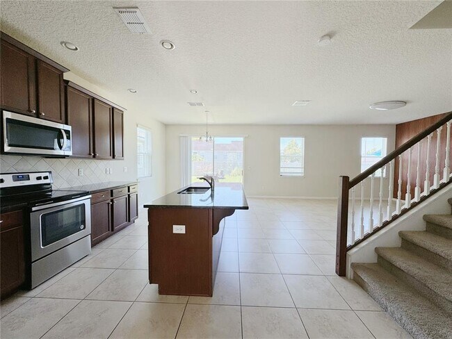 Building Photo - 2428 Chateau Lp