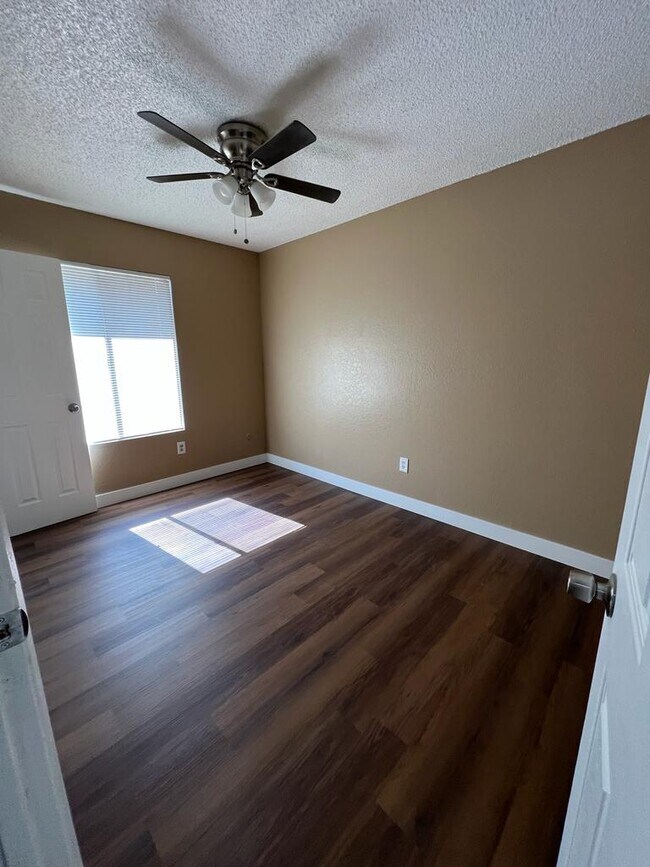 Building Photo - 4301 Isla Verde St
