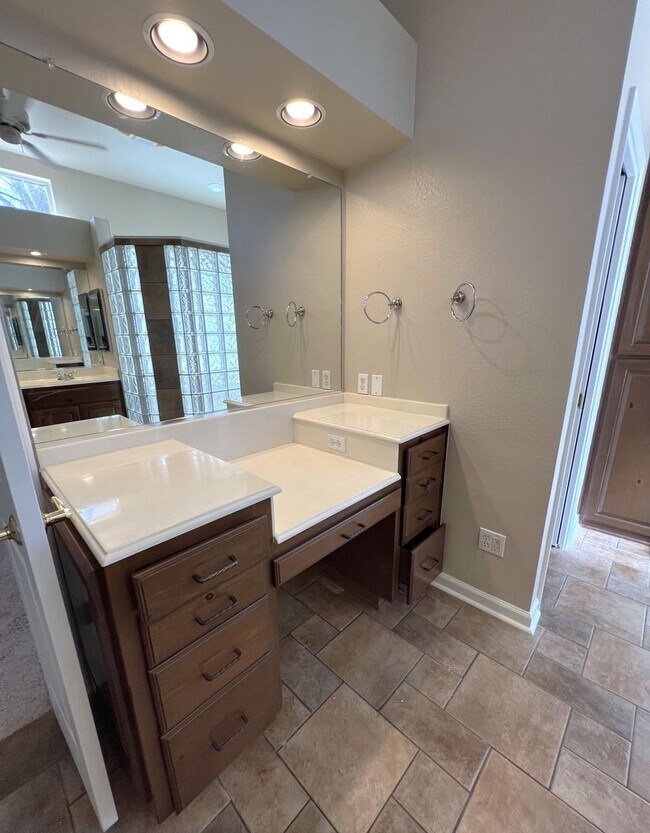 Building Photo - 106 Morning Glory Cir