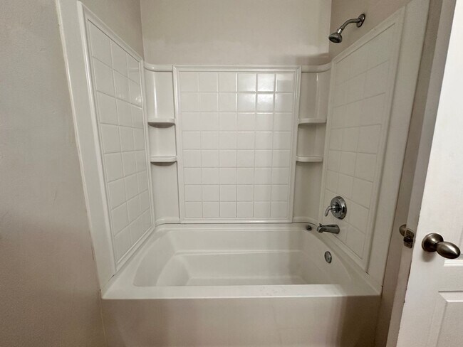 Building Photo - Newer 3 Bedroom off I-240- Move in Deposit-Free! (If Qualified)