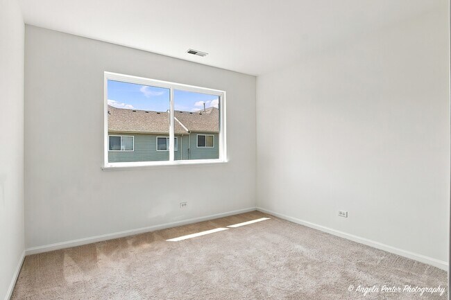 Building Photo - 376 N Patriot Dr