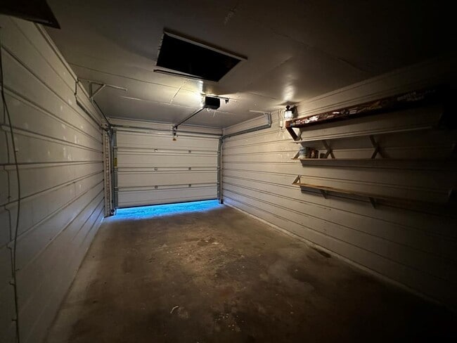 Building Photo - 2104 Wordsworth Dr