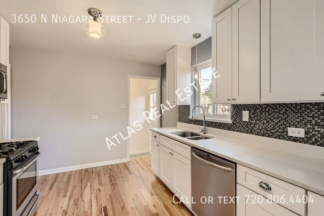 Building Photo - Desirable 4 bed /2 bath home in the middle...