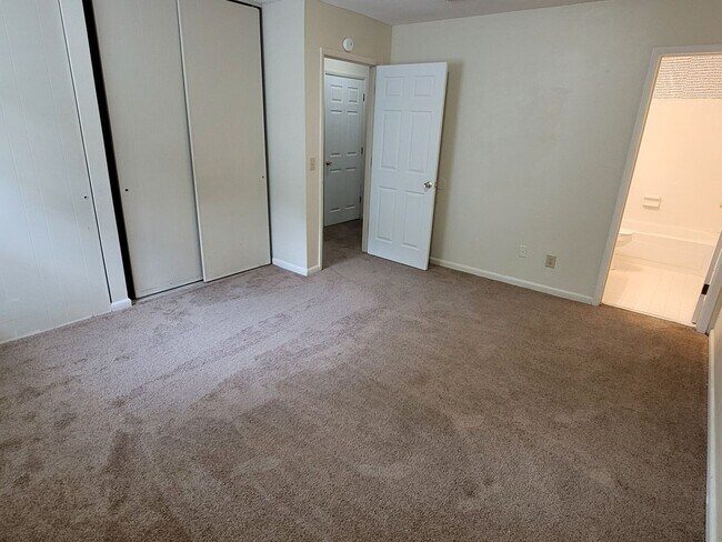 Building Photo - 1704 Ashford Ln