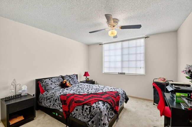 Building Photo - 1733 Village Blvd