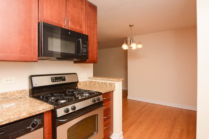 Building Photo - 639 W Wrightwood Ave