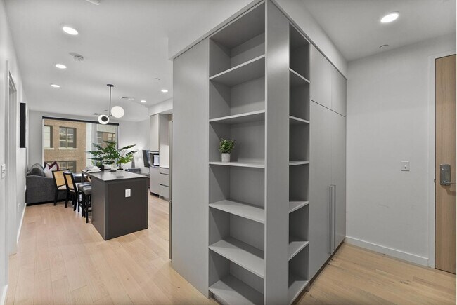 Building Photo - 35 W 2nd St