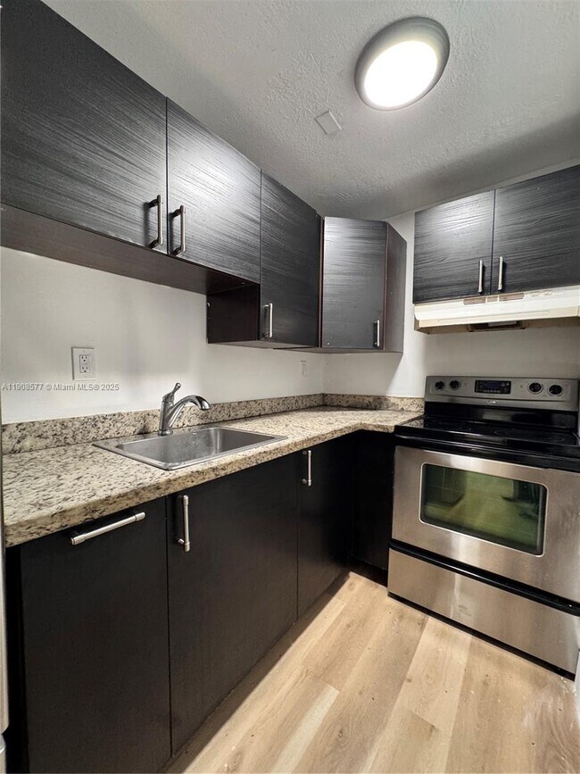 Building Photo - 1613 NW 45th St