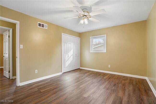 Building Photo - 7429 Sylvan Dr