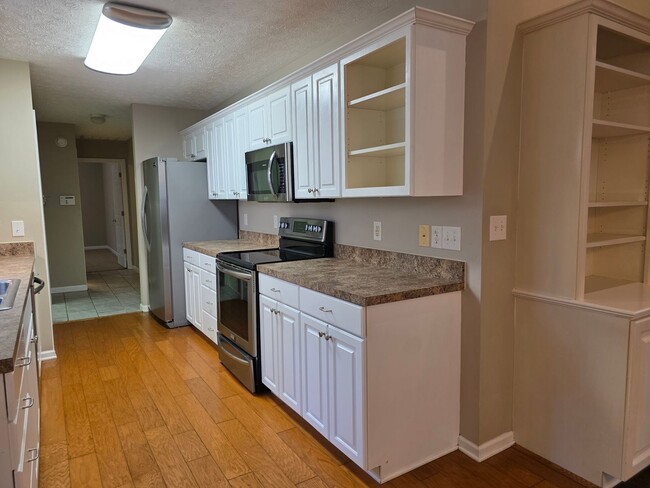 Building Photo - 345 Farina Dr