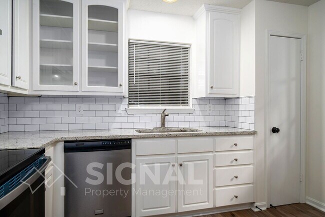 Building Photo - 1304 Shades Run Cir