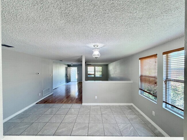 Building Photo - 1620 Flagstone Ln