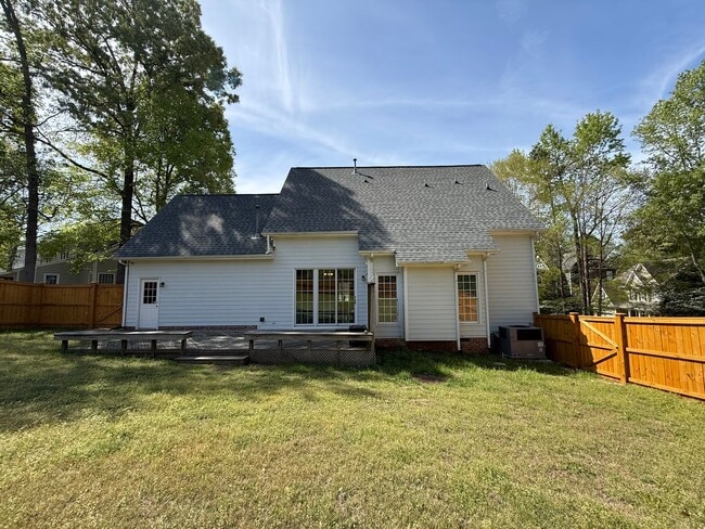 Building Photo - Spacious 3BD, 2.5BA Raleigh Home with First Floor Primary Bedroom & Fenced Yard