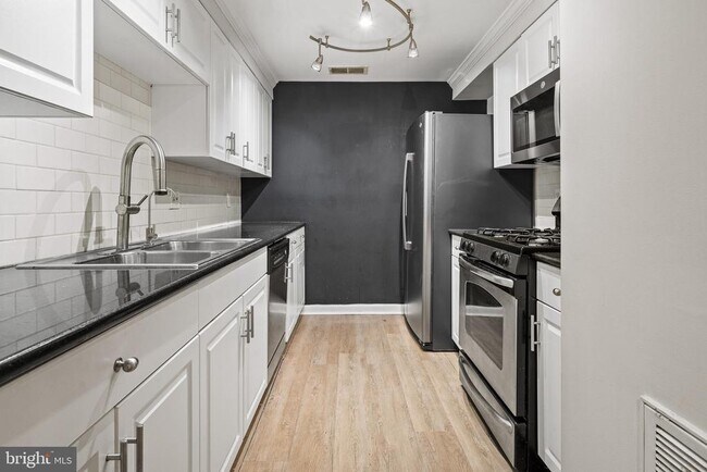 Building Photo - 2633 Adams Mill Rd NW