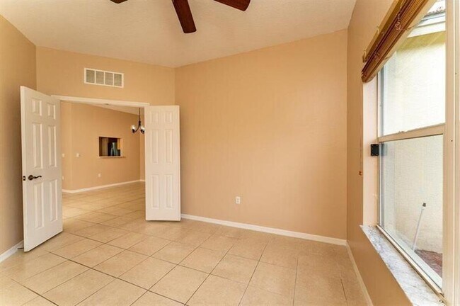 Building Photo - 806 SW Rocky Bayou Terrace