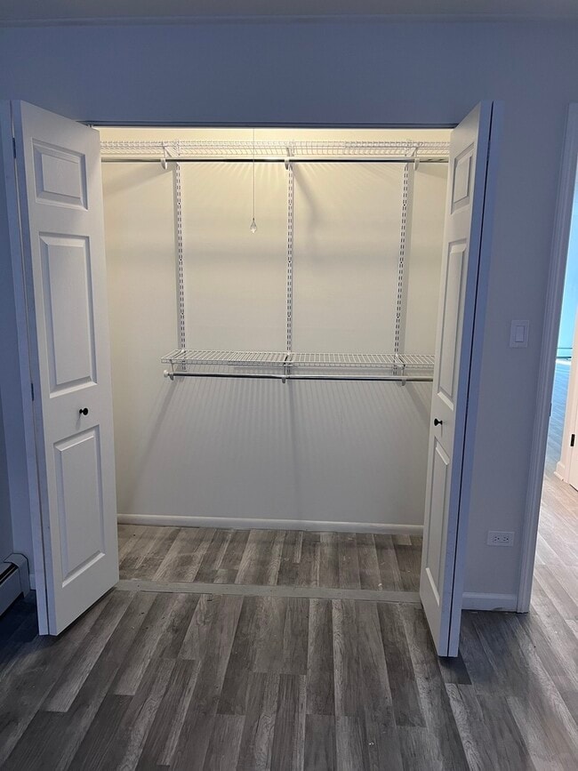 Building Photo - 10611 Parkside Ave