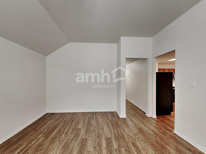 Building Photo - 12123 Landsdown Ridge Way