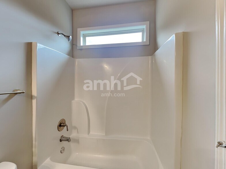 Building Photo - 1811 Rnch Vw Dr