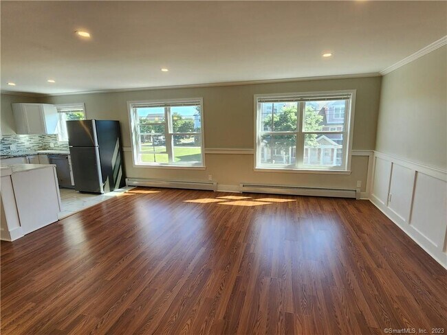 Building Photo - 126 Downing St