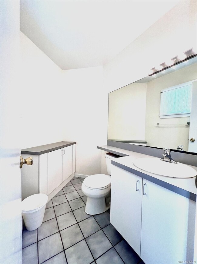 Building Photo - 15 Evon Ct