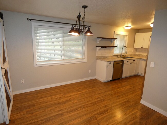 Building Photo - APPLICATION PENDING - West Side Wonderful!