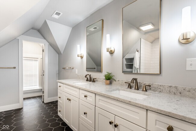 Building Photo - 1330 Marlowe Ave