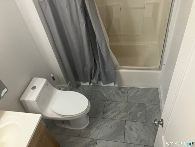 Building Photo - 473 Howard Ave