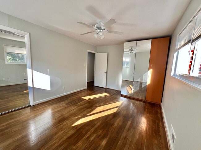 Building Photo - Beautiful 4 BR + den 2 FB home in corner lot!