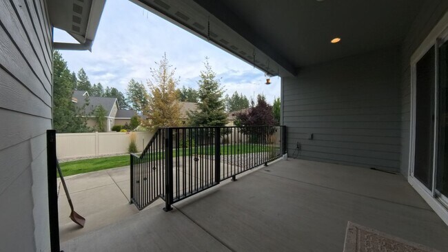 Building Photo - 6892 Baudelaire