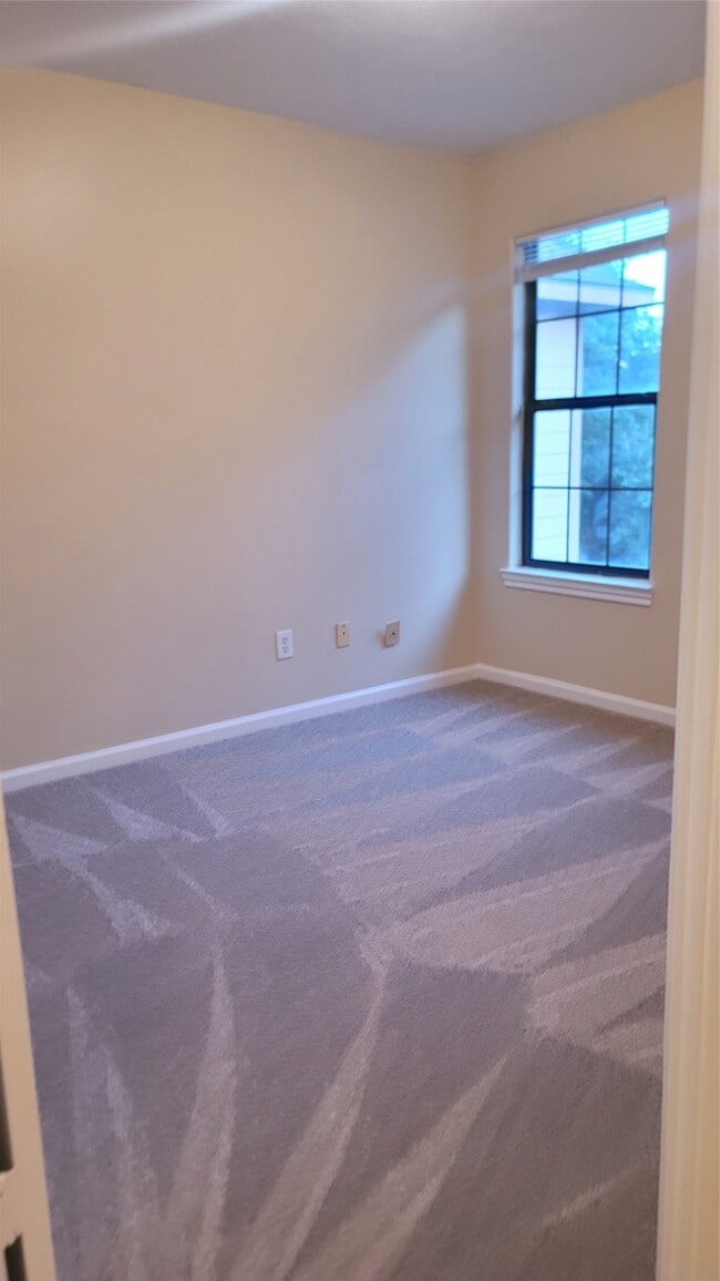 Building Photo - 10223 Azalea Village Dr