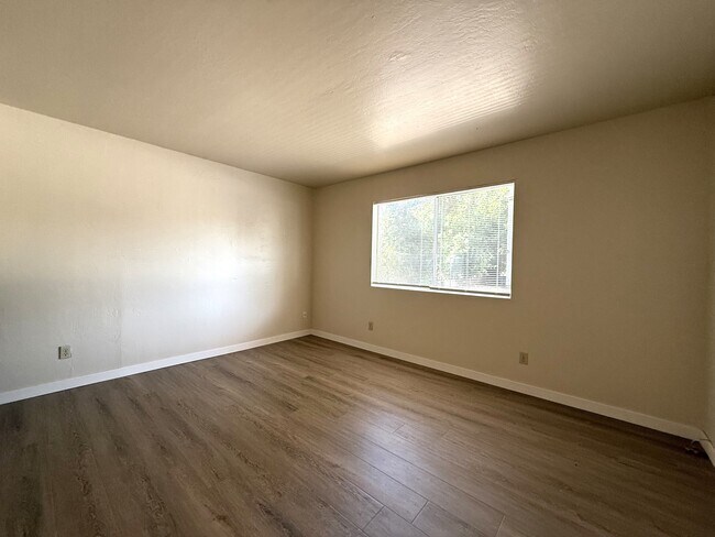 Interior Photo - 1505 West 3rd Street (K)