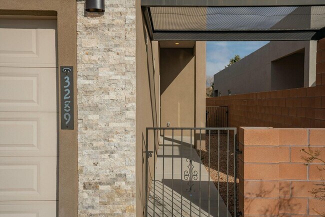 Building Photo - 3289 Oakmount Dr SE