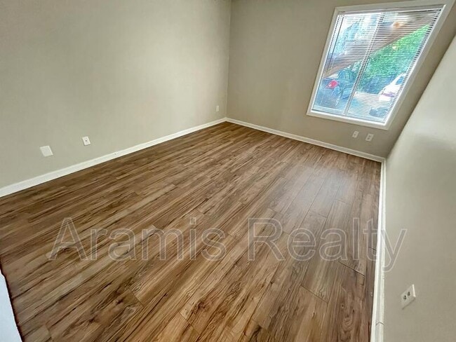 Building Photo - 114 Spring Ct