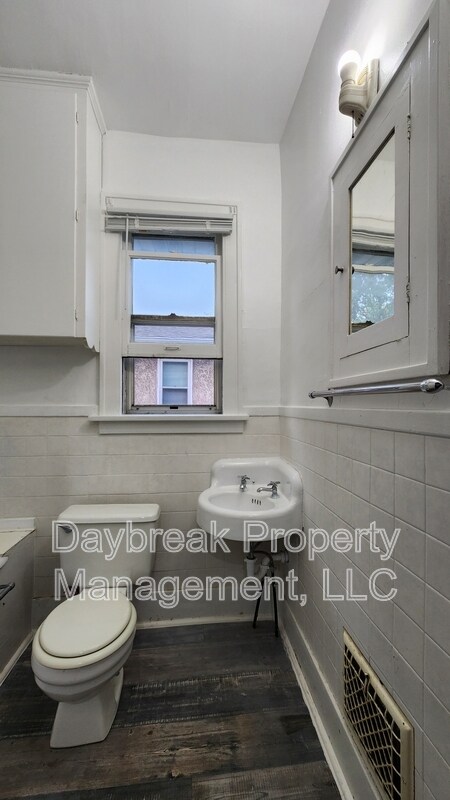 Primary Photo - 723 14th St N