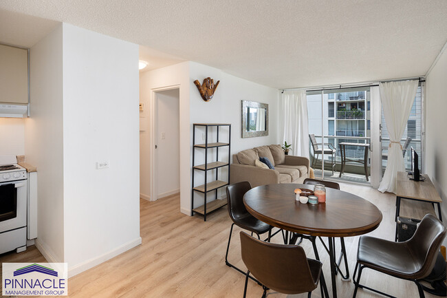 Building Photo - 2651 Kuilei St