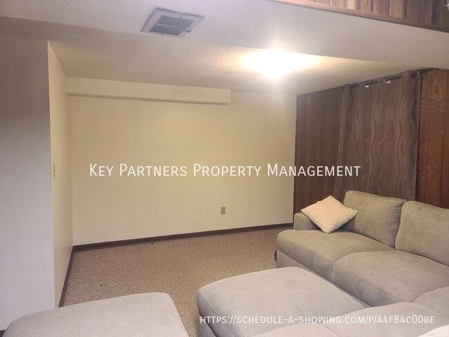 Building Photo - 6703 NW Evelyn-