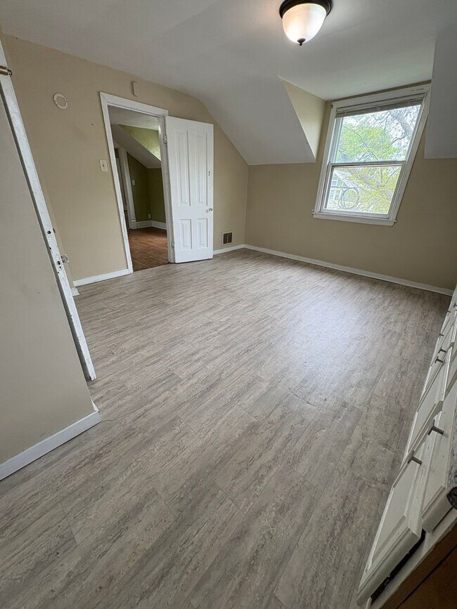 Building Photo - GB - 02 - Duplex