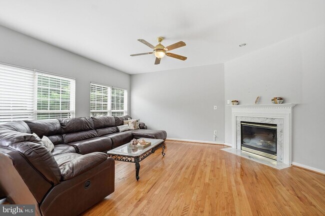 Building Photo - 6355 Willowfield Way