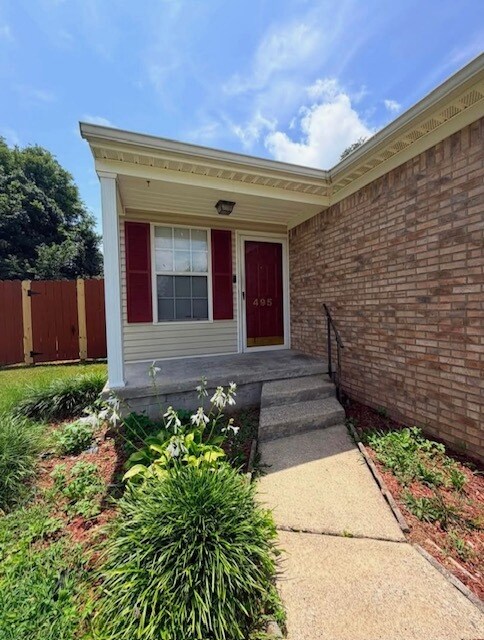 Building Photo - 495 Sivley Rd