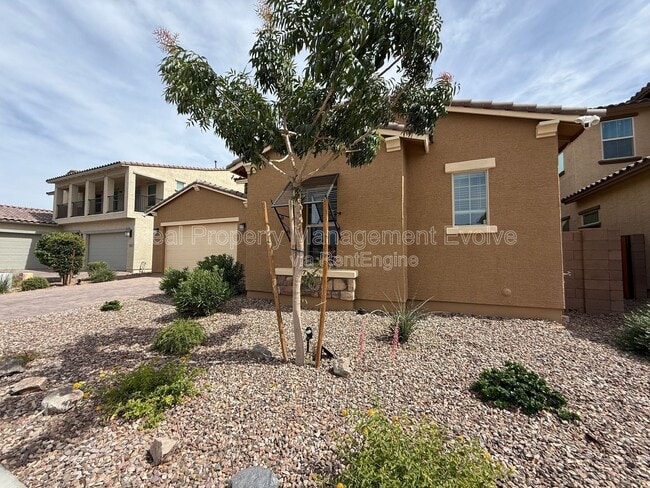 Building Photo - 8723 W Vista Ave
