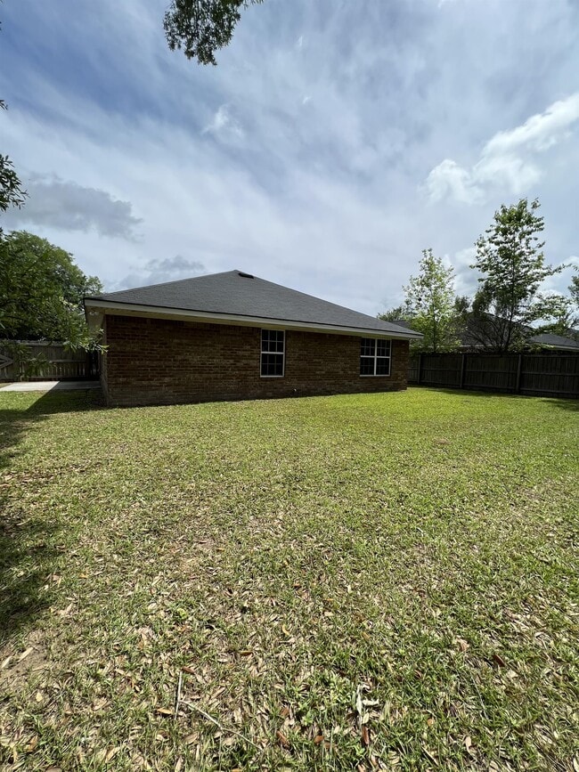Building Photo - 233 Augusta Way