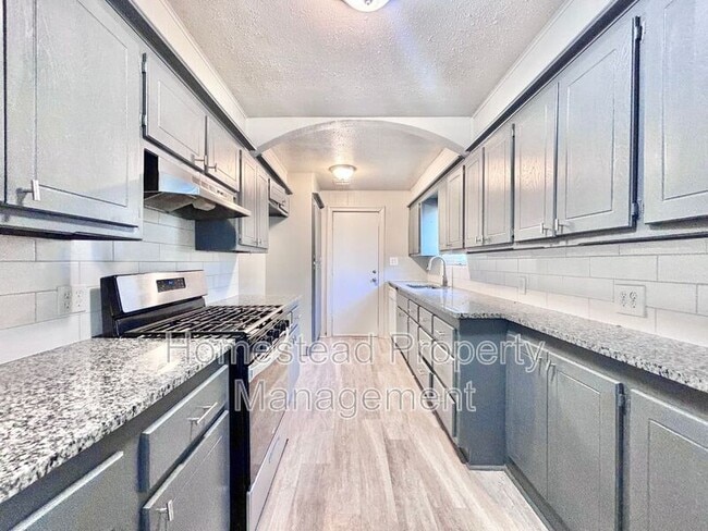 Building Photo - 1200 SW 28th St