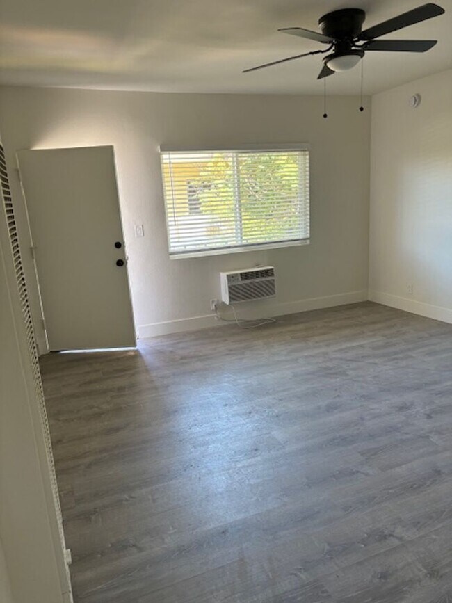 Building Photo - Renovated Studio Apartment for Lease in Van Nuys