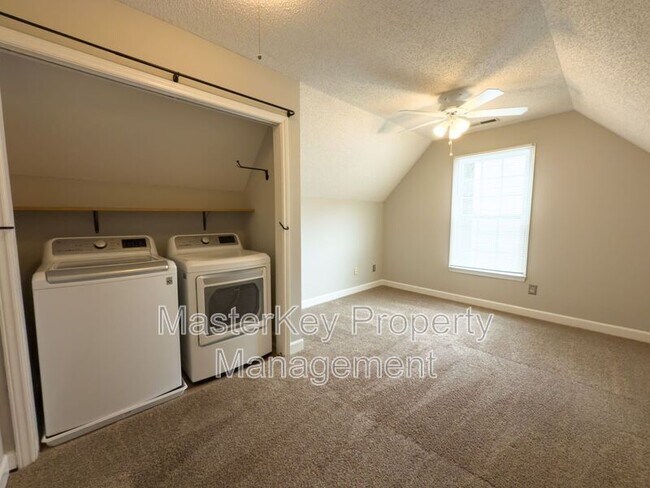 Building Photo - 5236 Knightsbridge Way