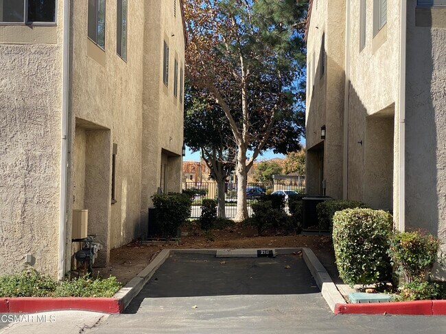 Building Photo - 3162 Darby St