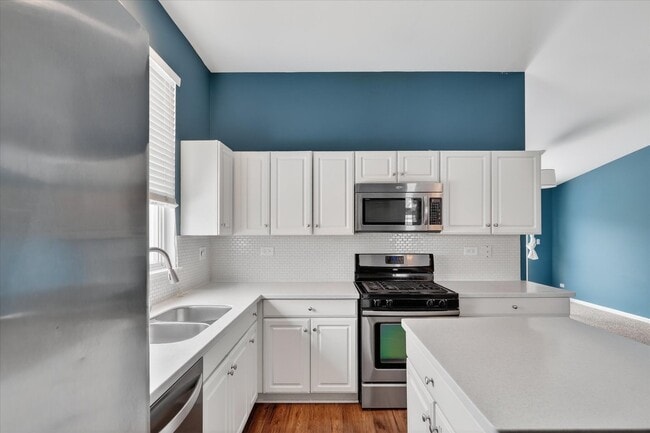 Building Photo - 1161 Hawthorne Ln