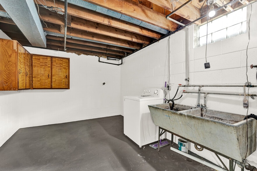 Building Photo - 4305 S Iowa Ave